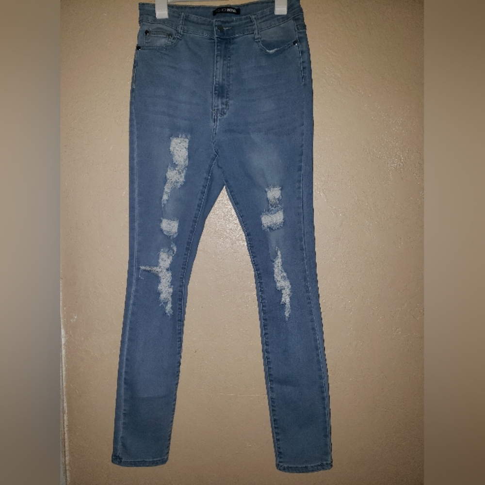 NWOT Fashion Nova Skinny Distressed Jeans
